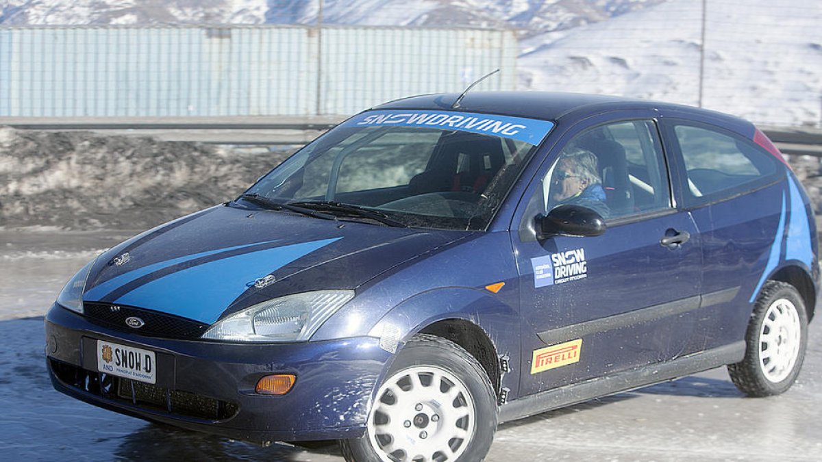 Conduir sobre neu i gel