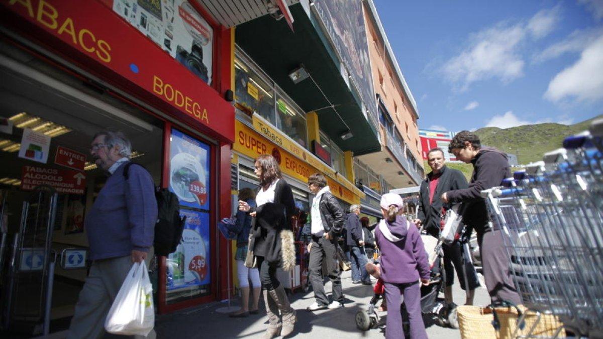 La falta de nevades ha ajudat en les vendes al Pas de la Casa