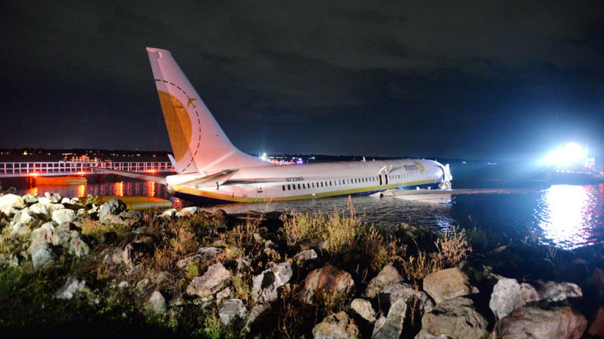 Cau a un riu un avió a Florida sense ferits greus
