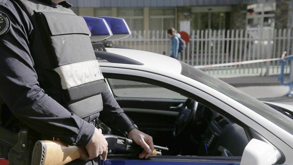 Un empleat fuig en topar amb els lladres d'oficines