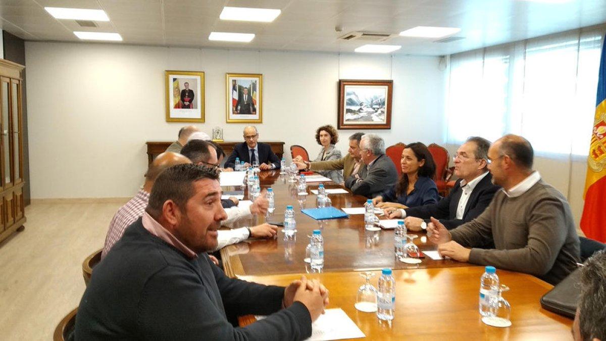 El comerç del Pas dubta de les ajudes que rebrà del Govern