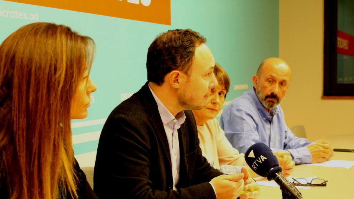 DA crearà un servei perquè les dones avortin a l'estranger