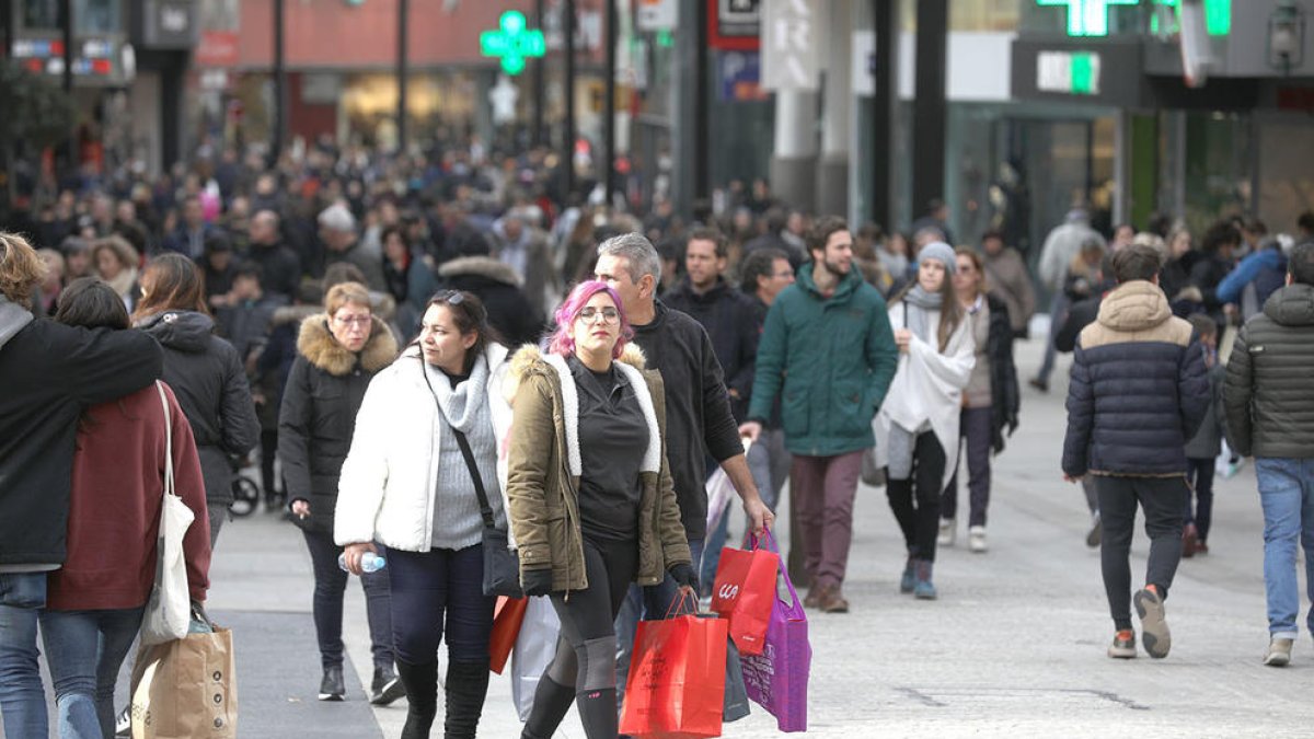 L'ocupació hotelera baixa per tercer mes consecutiu