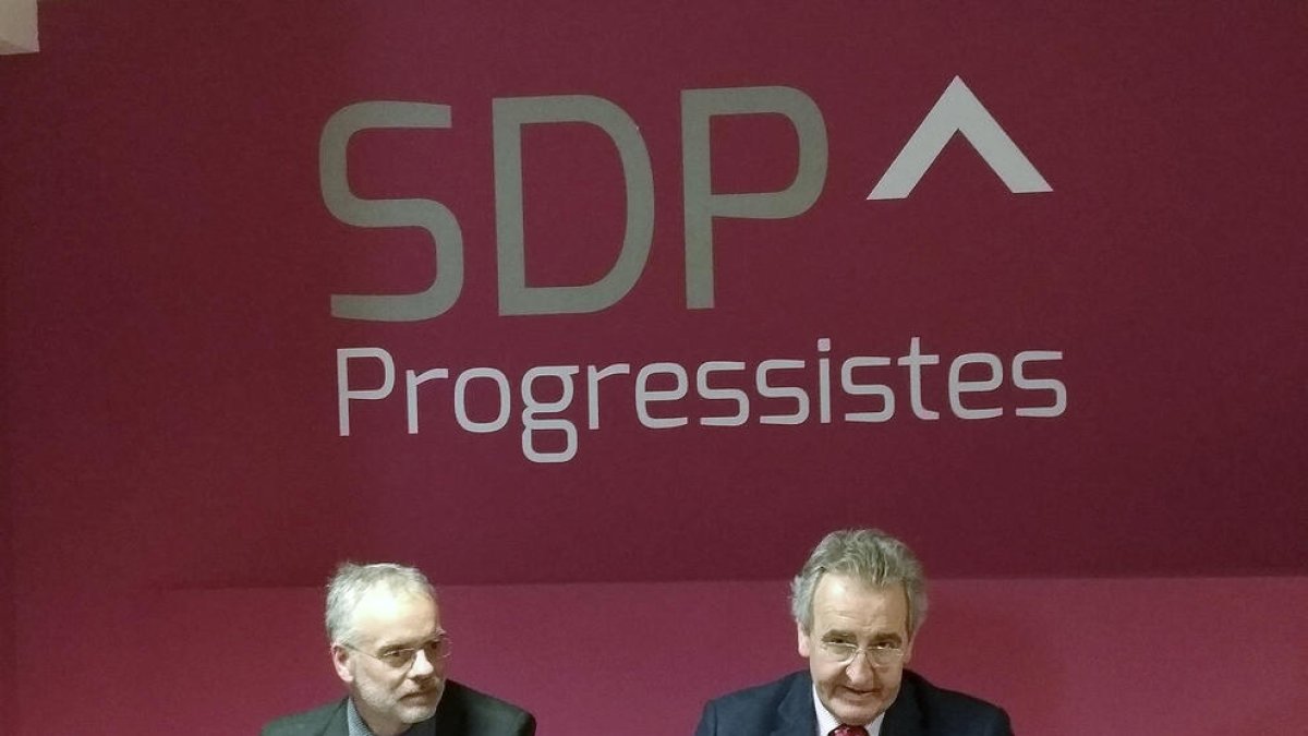 Bartumeu 'convida' Camp i Jover a aprendre's la Constitució