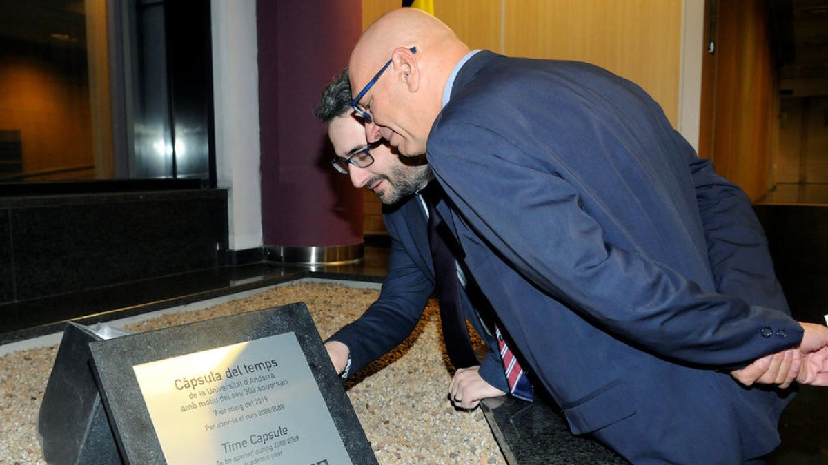 Esperança en una capsa