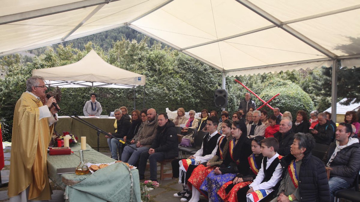 El Copríncep Vives oficia la missa de Sant Miquel d'Engolasters