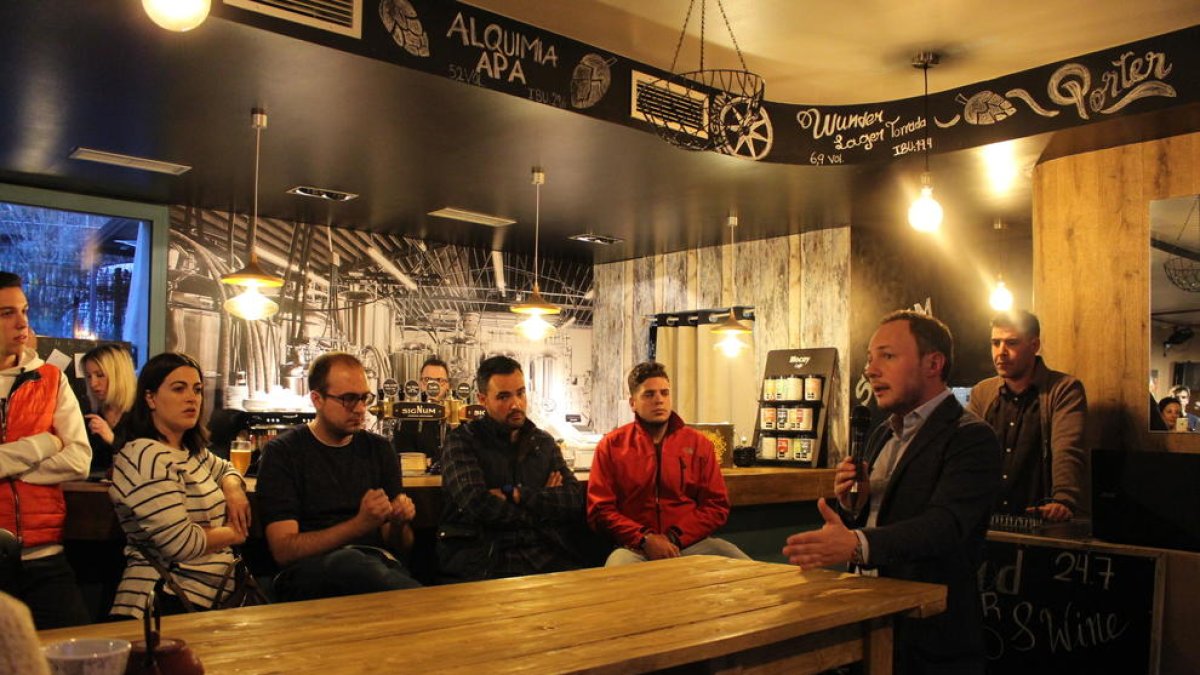 Espot aborda amb joves l'avortament, l'acord d'associació i l'accés a l'habitatge