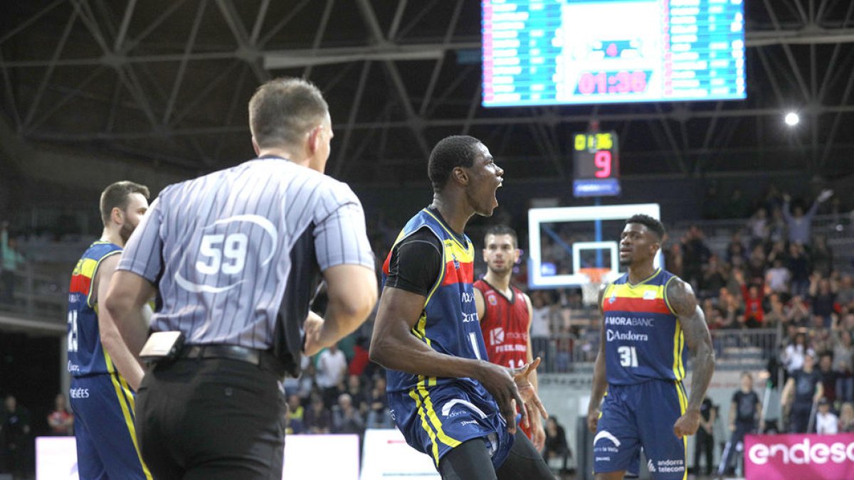 El públic empeny una remuntada èpica (89-88)