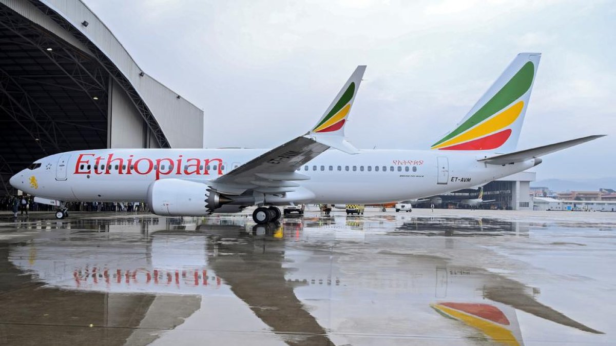 Un avió d'Ethiopian Airlines cau només enlairar-se i causa 157 morts