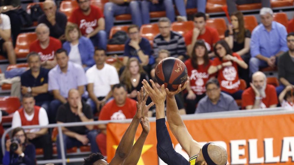 El MoraBanc guanya a Manresa i reactiva les opcions de 'playoff'