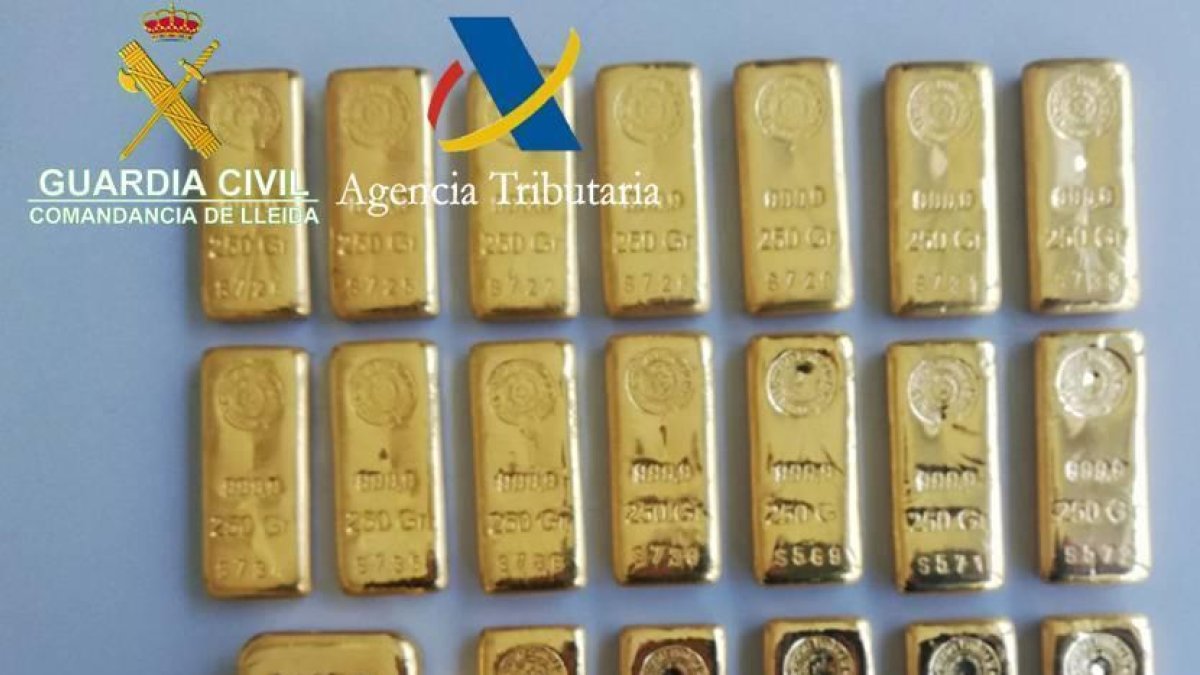 Comís de 20 lingots d'or a la duana Farga de Moles