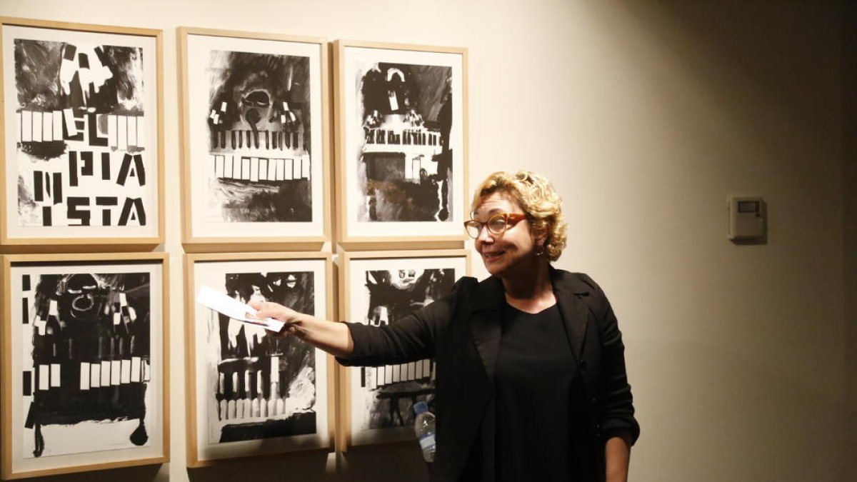 La inauguració de l'exposició Guinovart acull més d'un centenar de persones