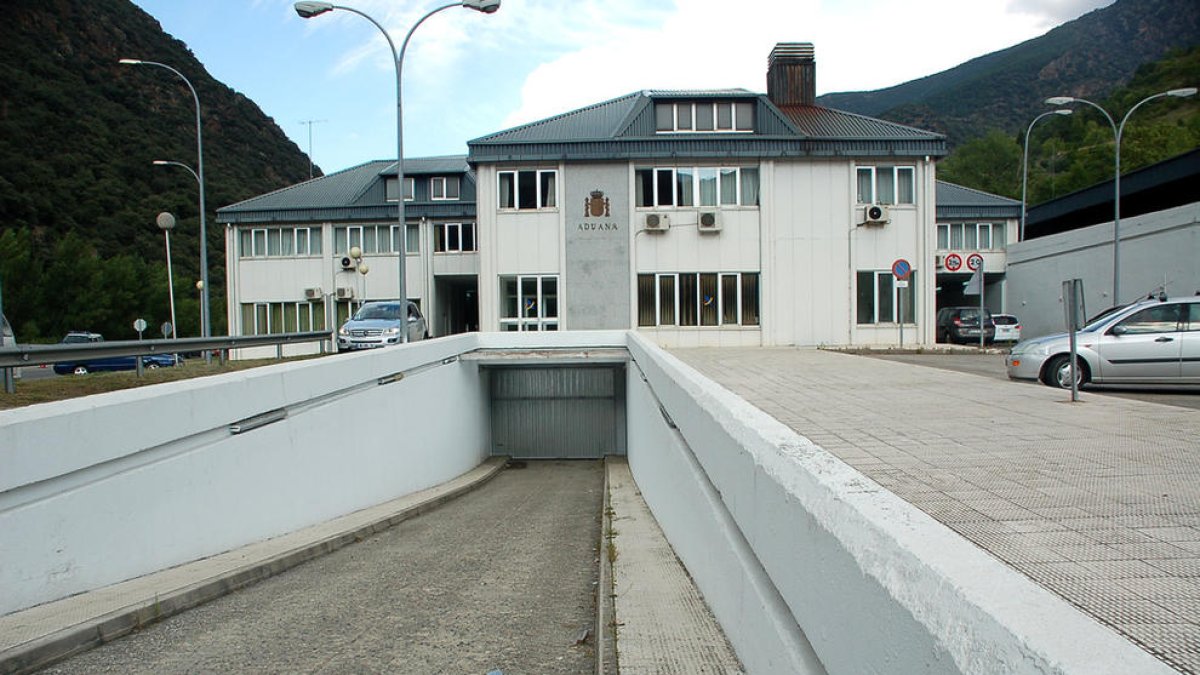 Neguit pel control als residents amb la nova devolució de l'IVA