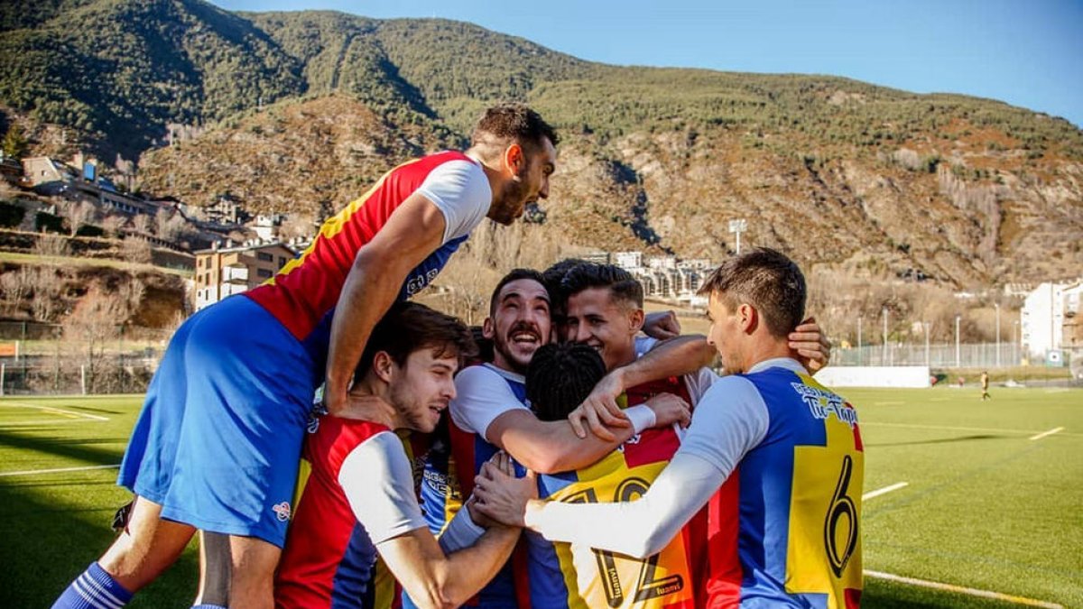 El FC Andorra de Piqué es col·loca líder en solitari