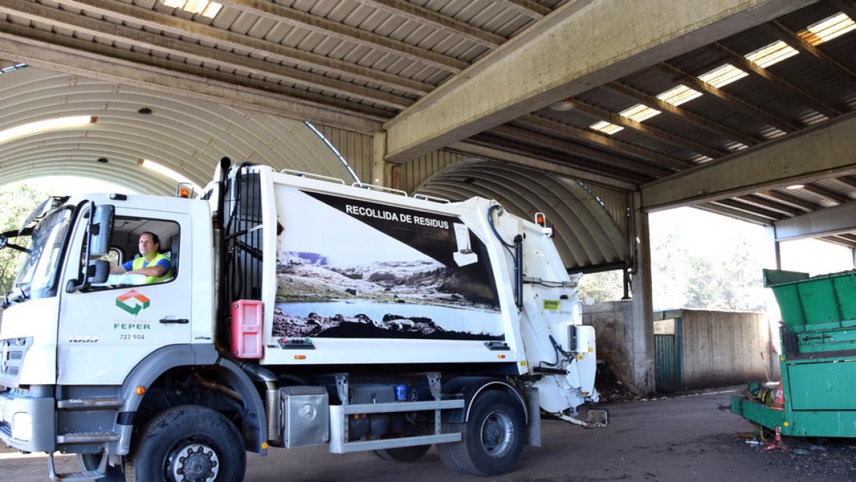 Andorra trasllada mil tones de brossa orgànica a l'Alt Urgell