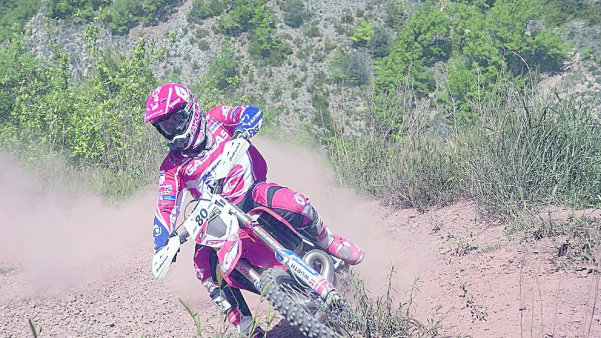 Cristian España venç i segueix liderant el Nacional