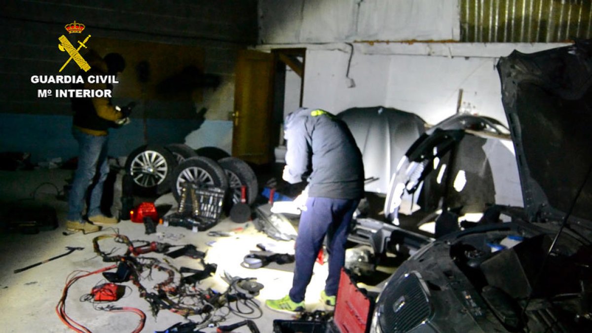 Desarticulen una banda que venia a Andorra peces de cotxes robats