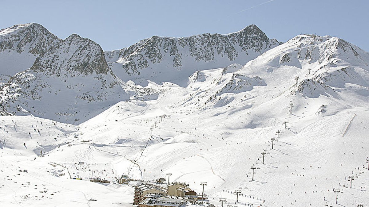Atac amb una taula de snow
