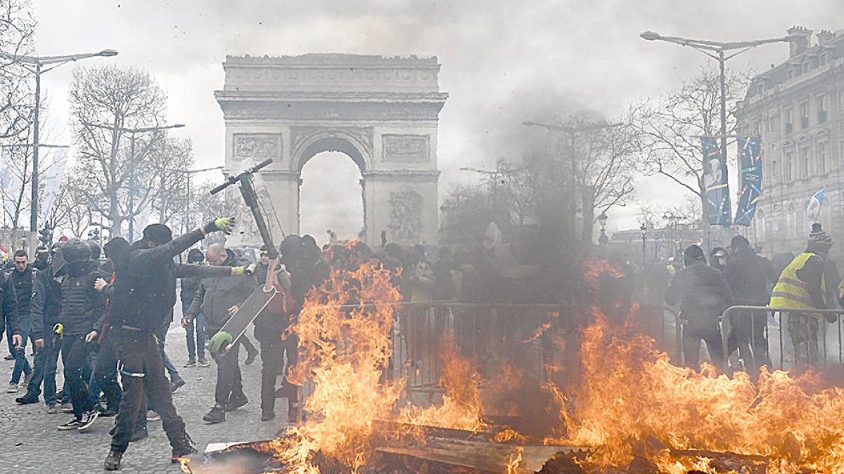 Altercats a les protestes dels armilles grogues