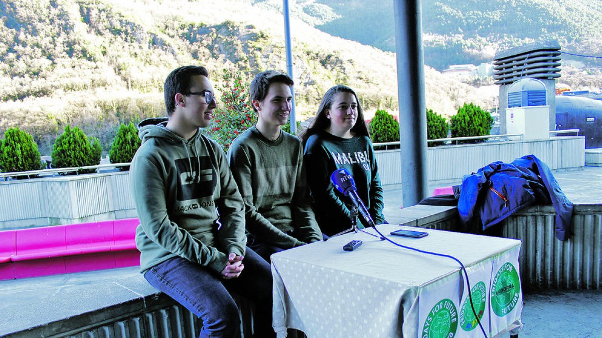 Un grup de joves convoca una protesta per defensar el planeta