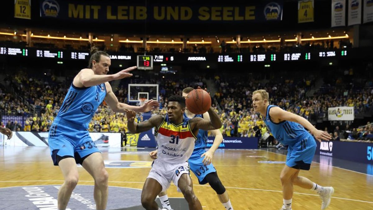 Arriben tard a Berlín (102-97)