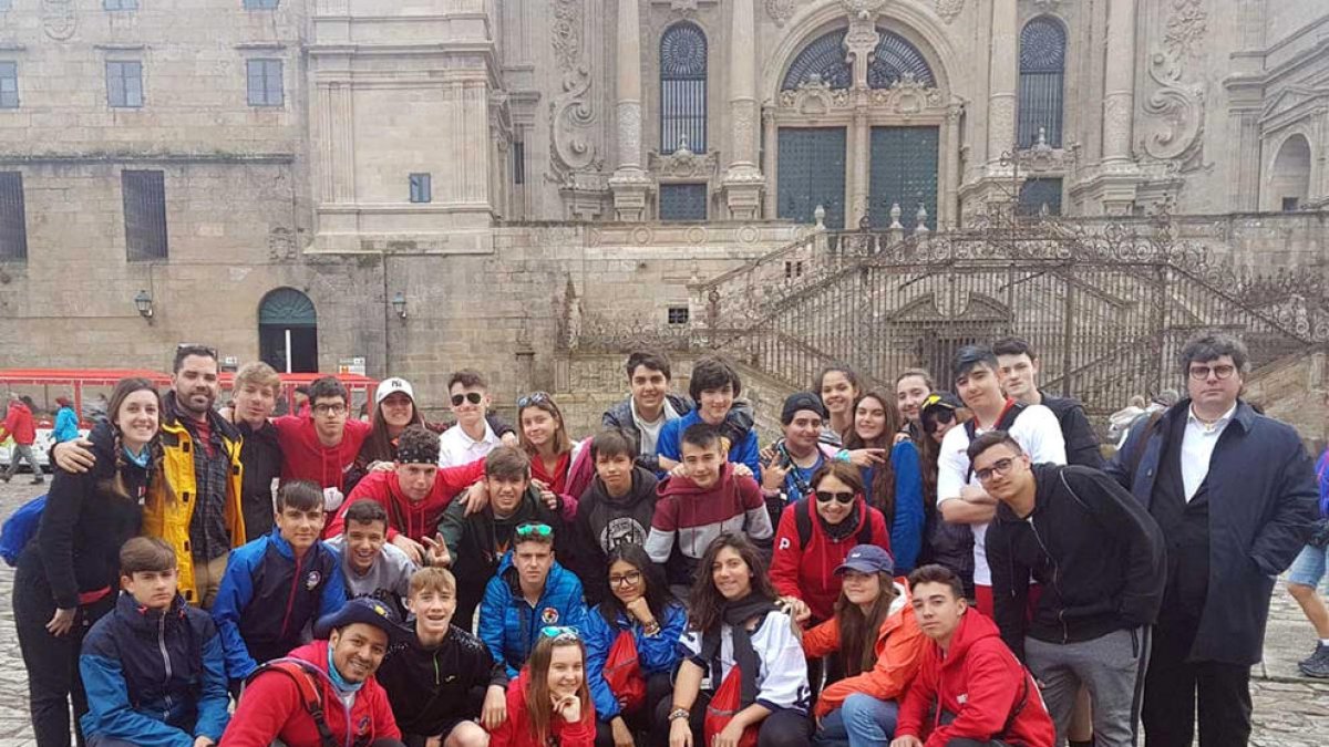 Uns 250 estudiants del país fan el Camí de Sant Jaume