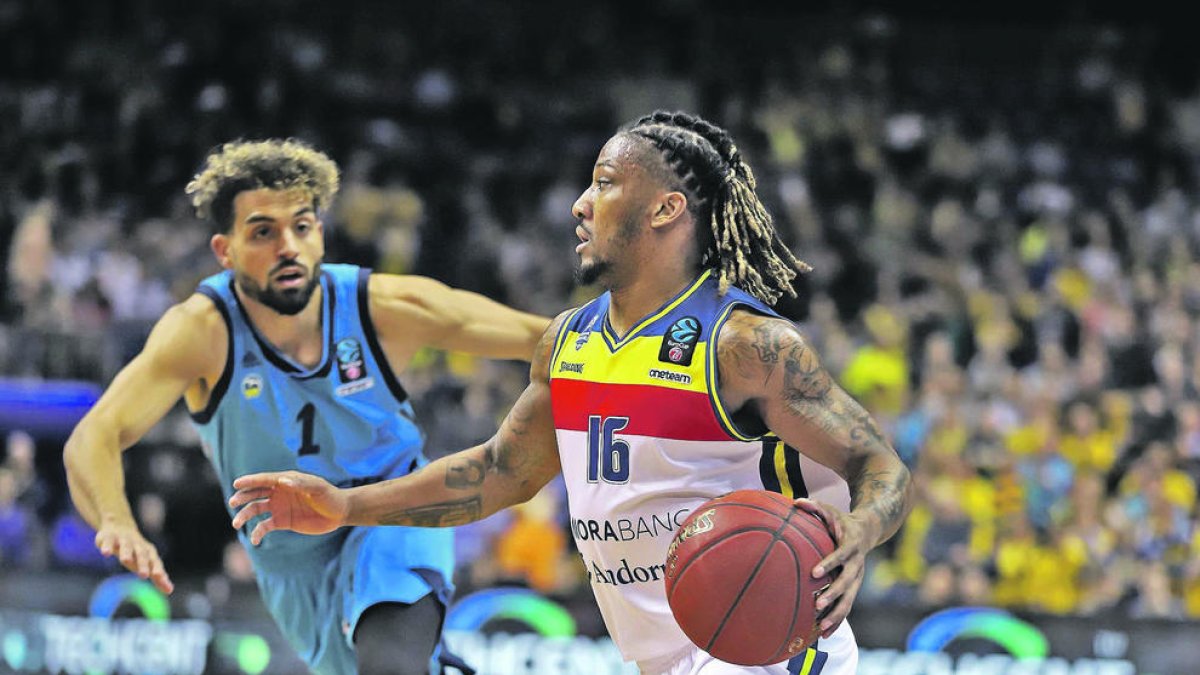 El MoraBanc es desperta massa tard (102-97)