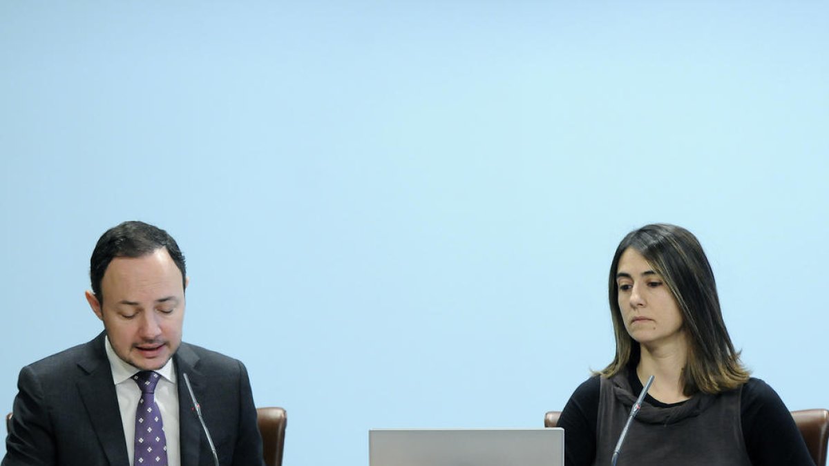 Xavier Espot i Loli Terrón a la roda de premsa sobre el servei de mediació de parelles