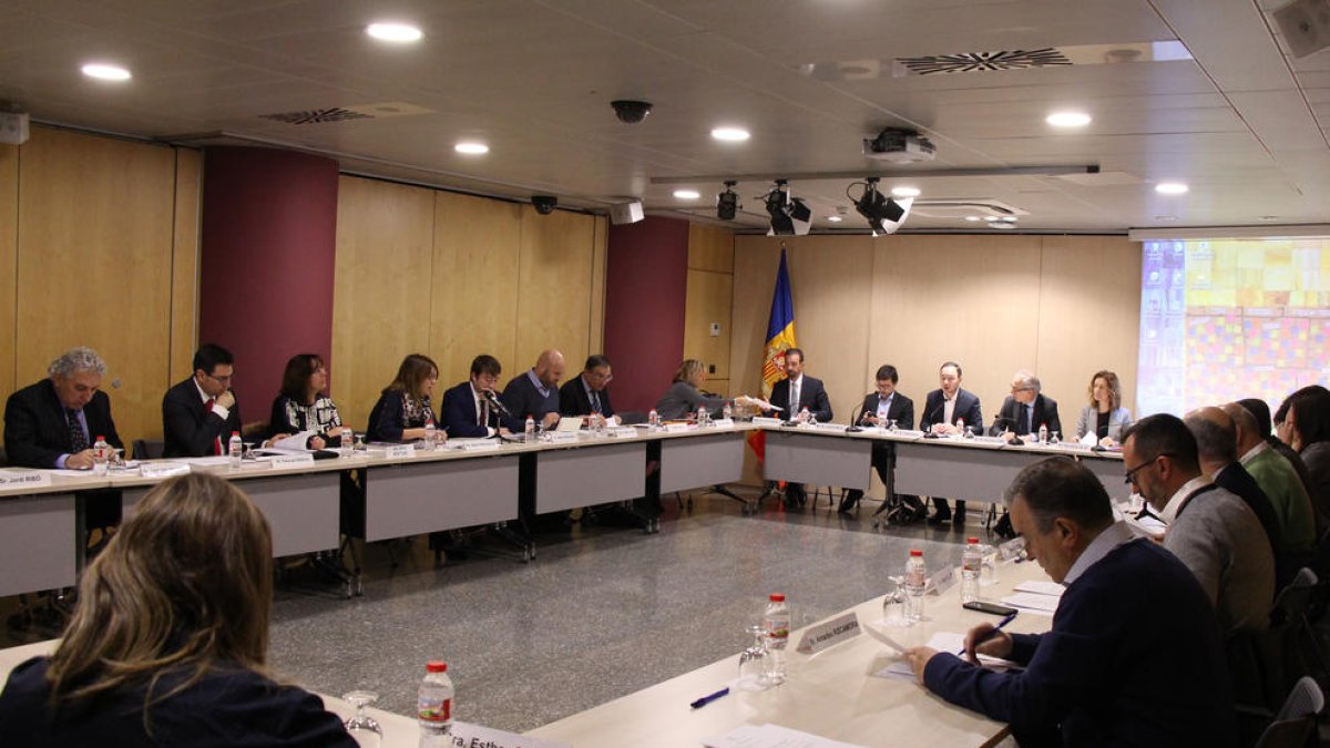 Un moment de la 3a reunió de la Comissió Nacional de l'Habitatge celebrada avui