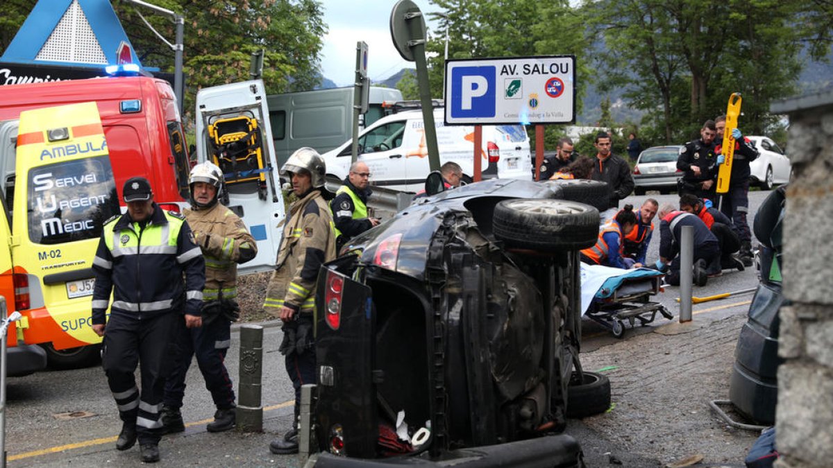 Dos ferits lleus en un accident prop del Comunal