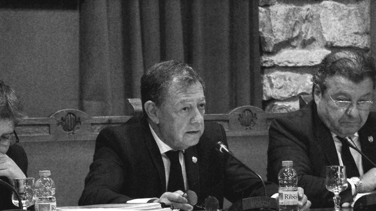 Xoc dialèctic entre Vila i Farré per l'endeutament