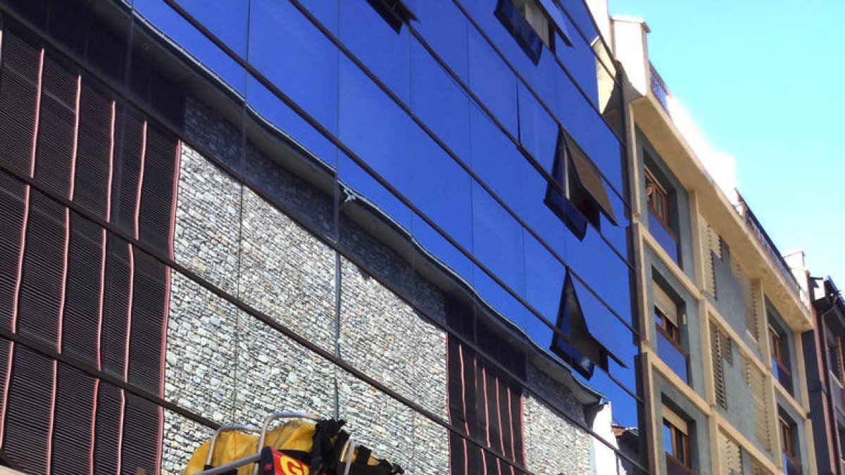 Alerta per una forta olor a cremat en un edifici