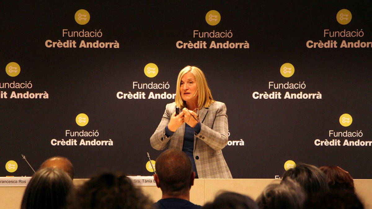 Conferència sobre com afrontar les etapes del càncer