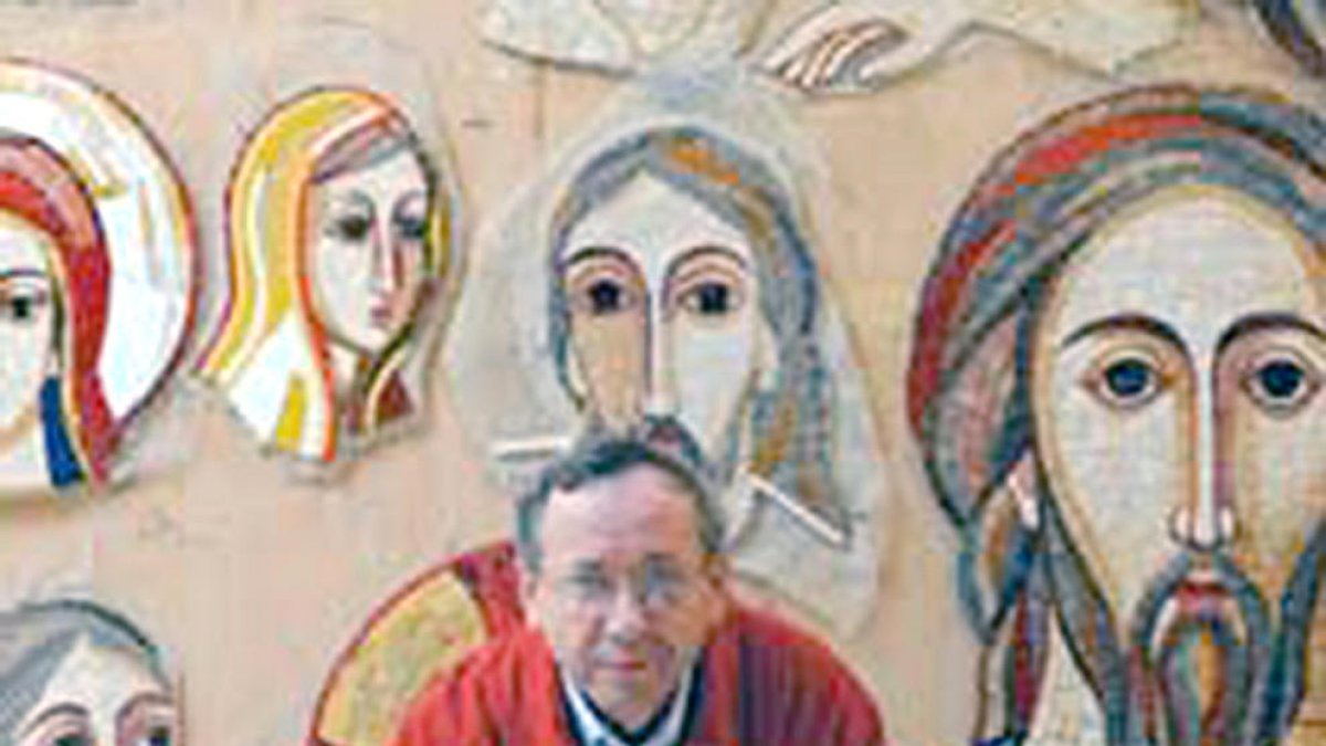 Vint persones de vint països enllesteixen la remodelació de la parròquia de Sant Julià