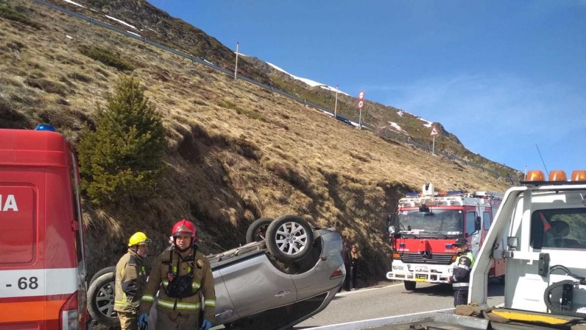 Dos vehicles bolquen al Pas i Sant Julià amb quatre ferits lleus