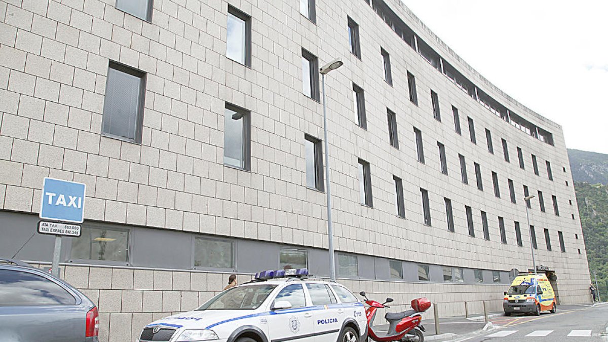 A urgències, borratxa i conduint