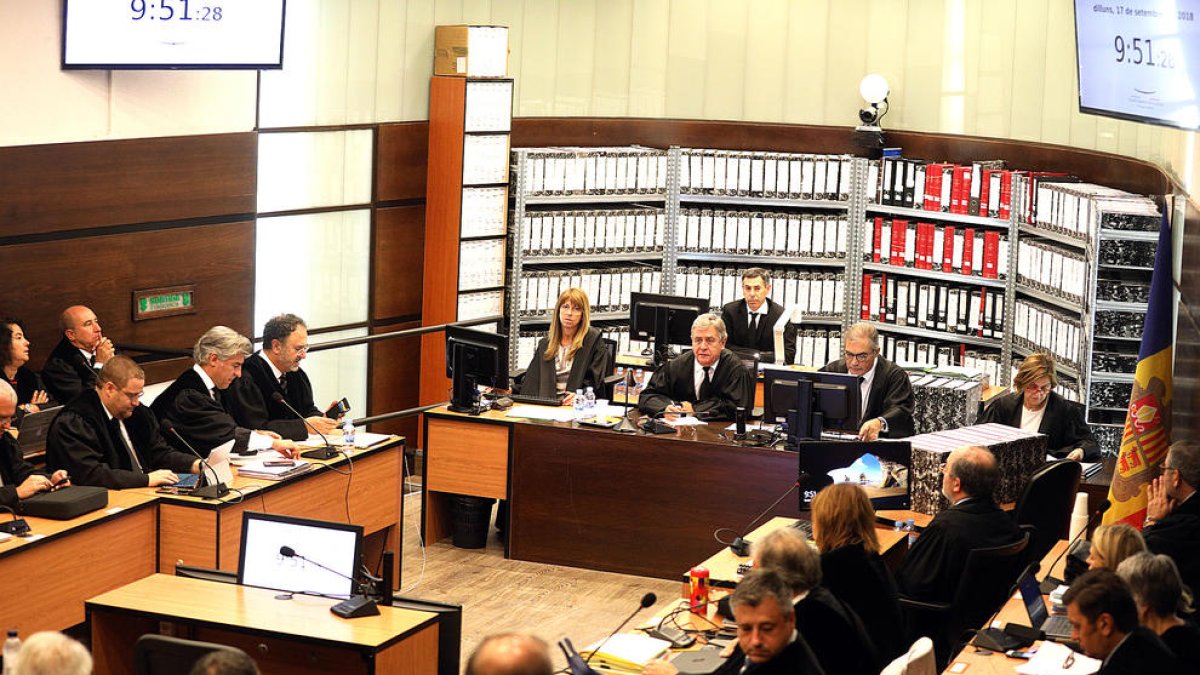 Govern i actors civils demanen ser part en les recusacions