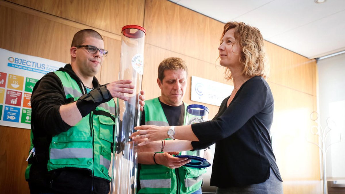 Contenidors de piles per a l'escola de Meritxell