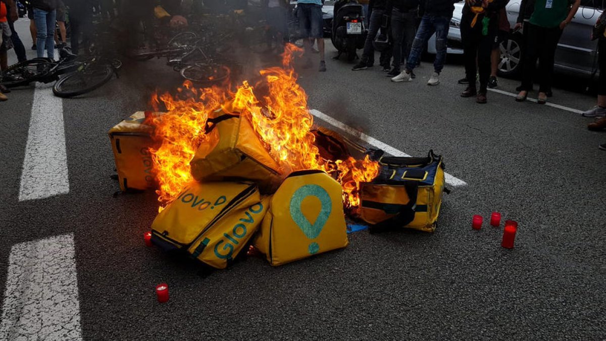 La mort d'un repartidor de Glovo provoca les protestes en el sector
