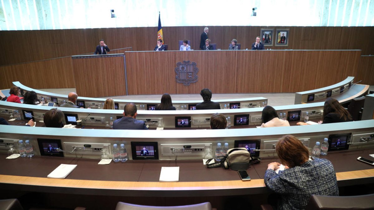 Els càrrecs polítics declararan els béns davant de notari