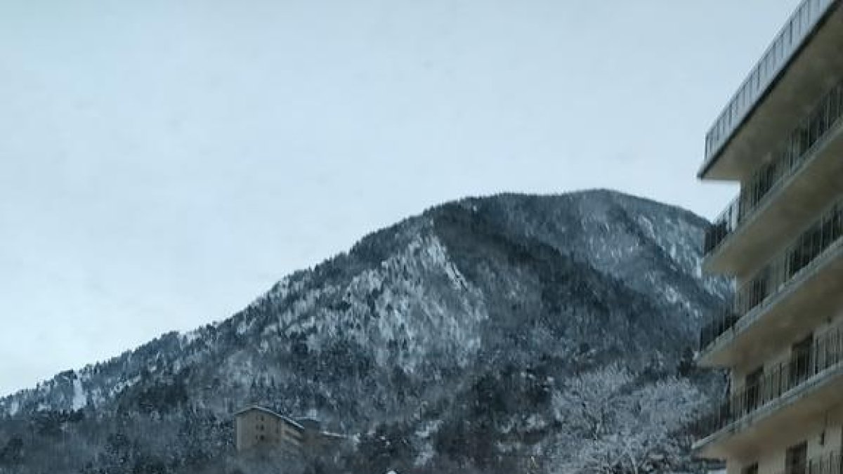 Queixes a les xarxes per la prova pilot de l'únic carril a La Massana i Encamp