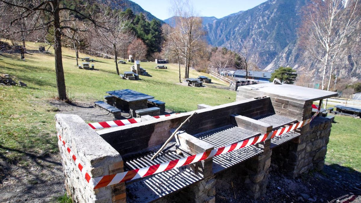 L'activitat als berenadors, pendent del risc d'incendis al centre del país i a Sant Julià