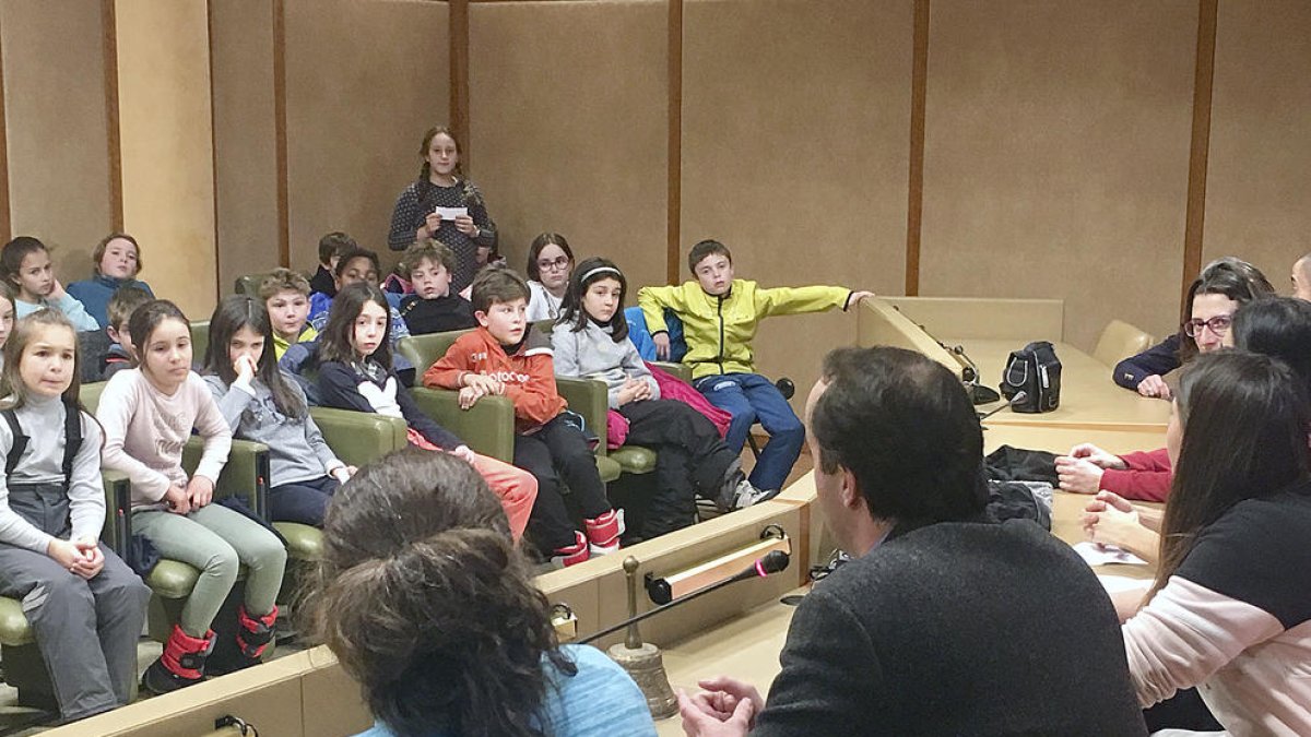 Visita dels alumnes de l'Escola Andorrana al Comú de la Massana