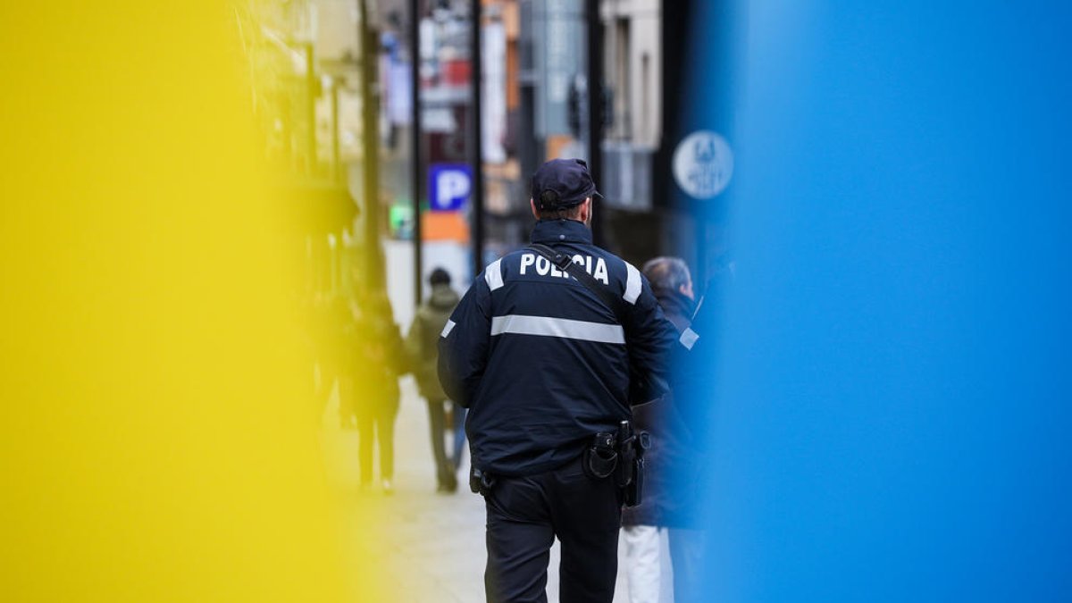 Un home begut colpeja a la gerent d'un restaurant d'Encamp