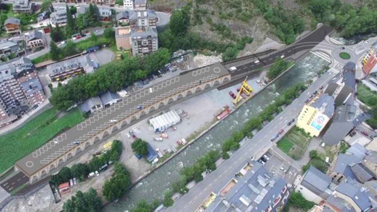 El comú posa 1,5 milions per soterrar el pàrquing del vial