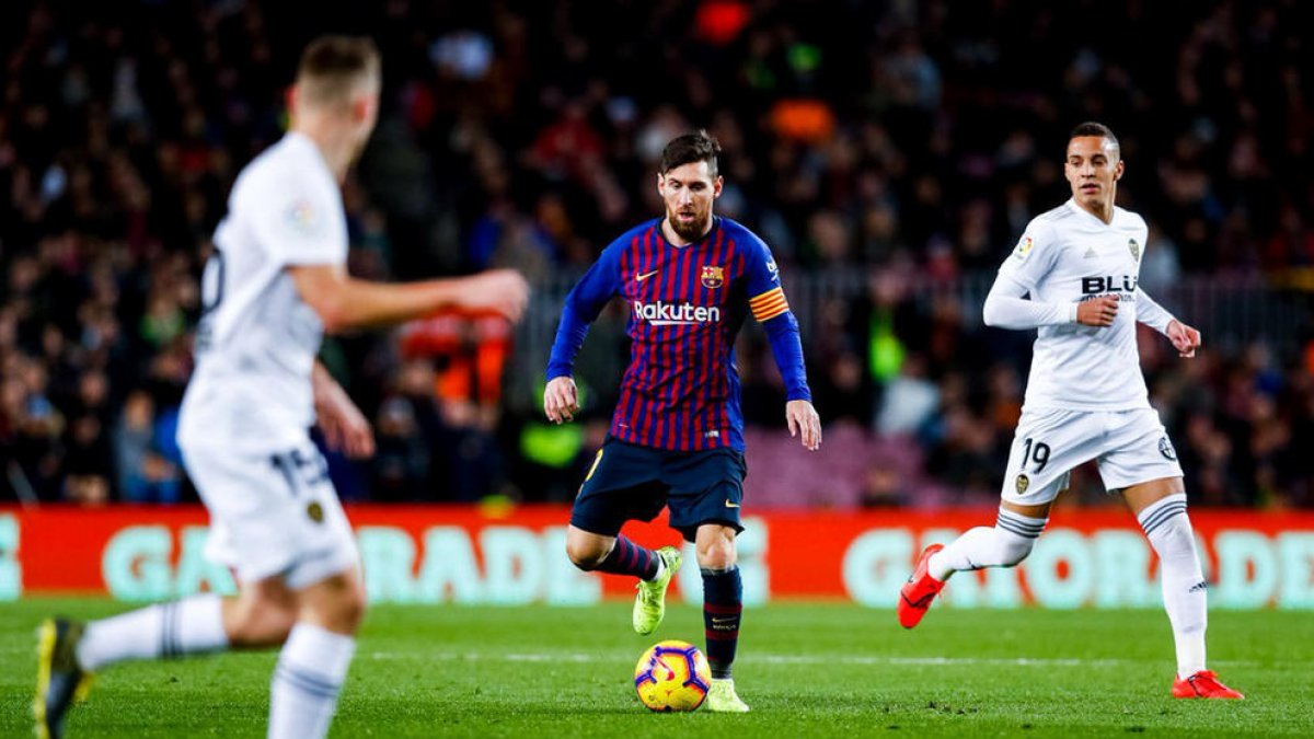 Messi salva un punt per al Barça al Camp Nou