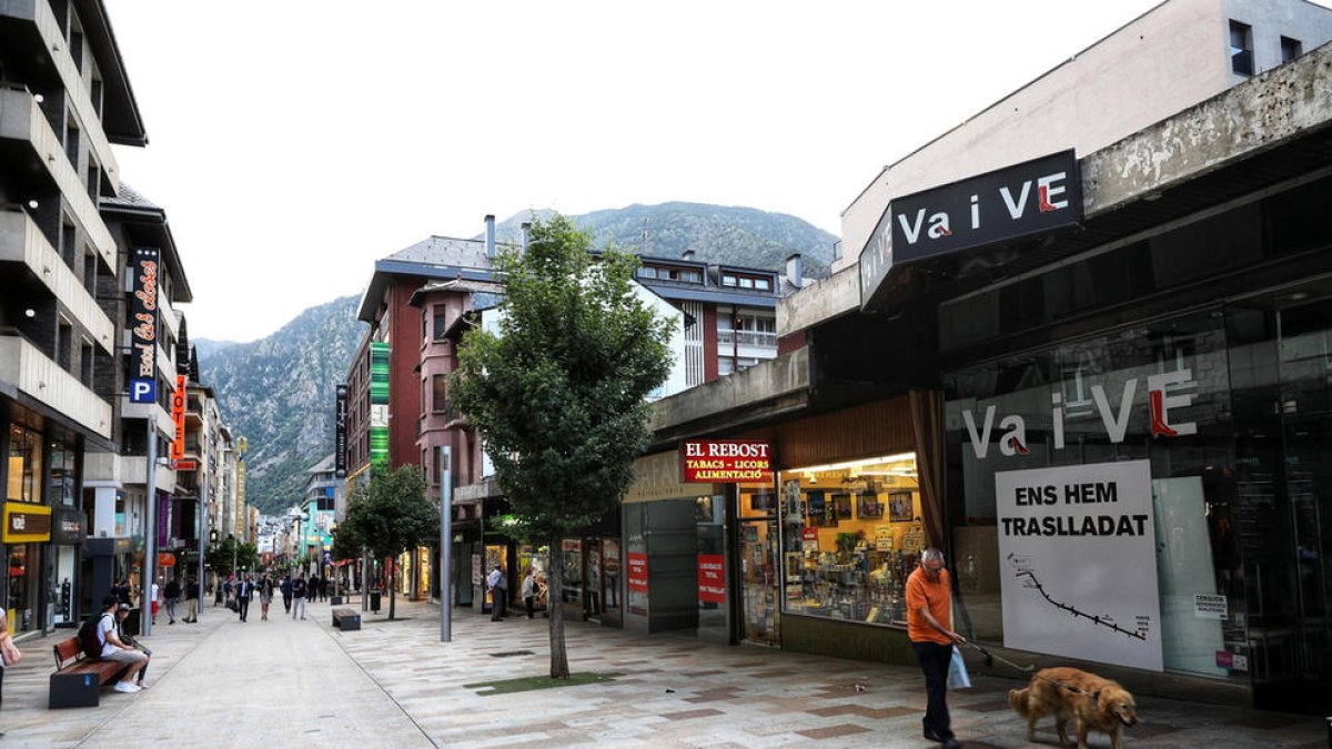Projecte per aixecar un edifici de vint plantes a la part alta de Vivand