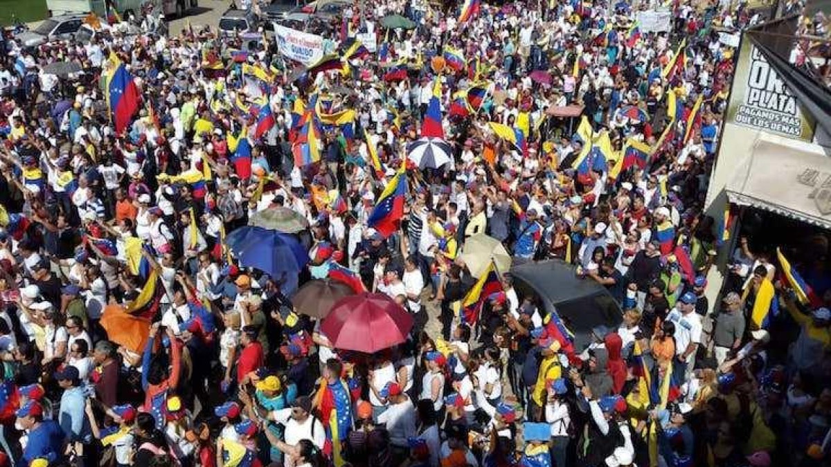 França i Espanya reconeixeran Guaidó si no se celebren eleccions
