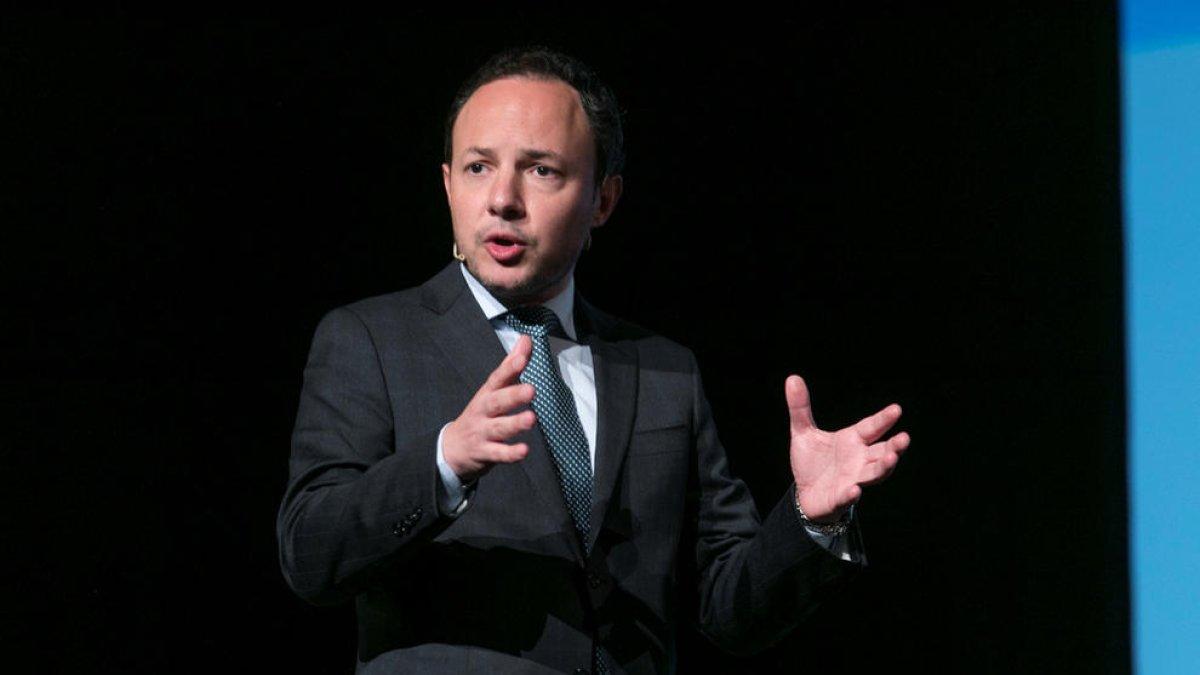 Espot critica les enquestes electorals fetes des de fora