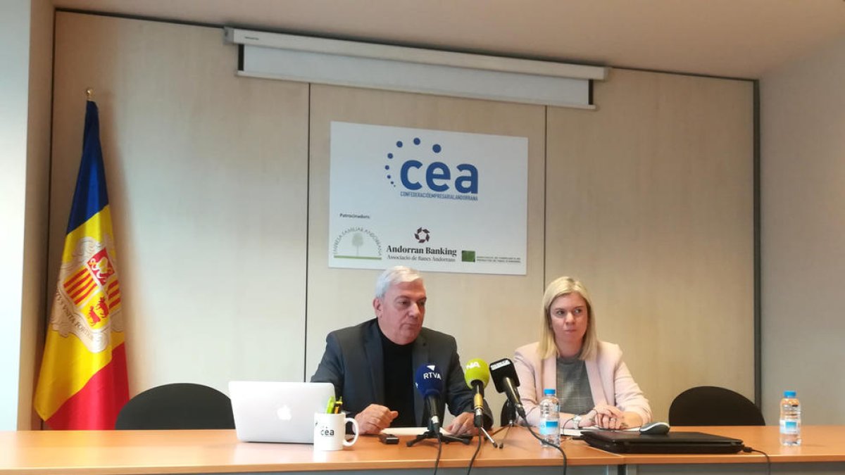 La patronal internacional insta a aclarir la vaga abusiva